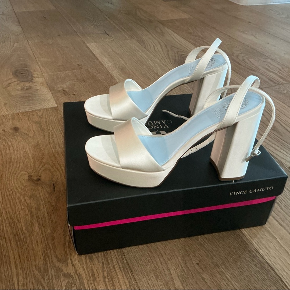 NEW Vince Camuto Pendry4 Platform Sandals - Picture 4 of 9